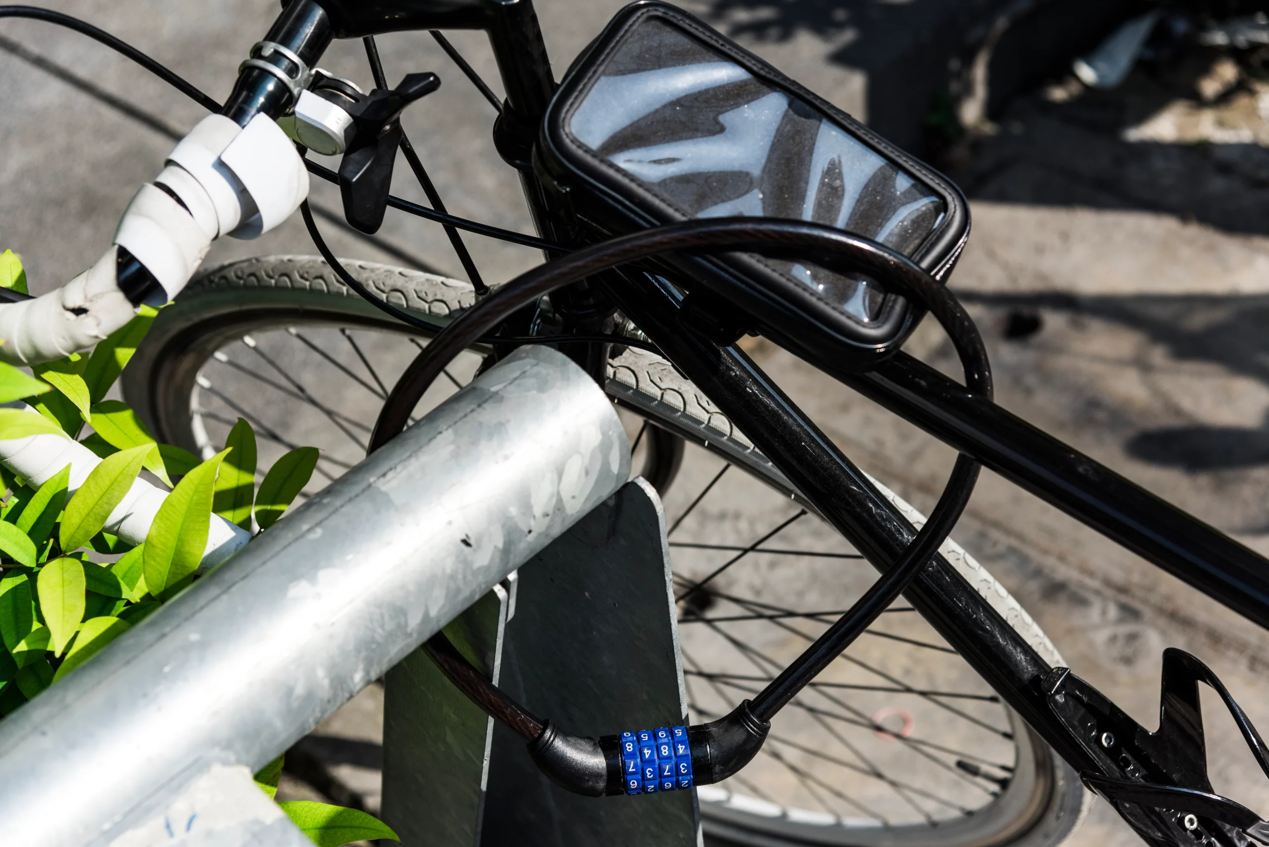metal-lock-bike-wheel